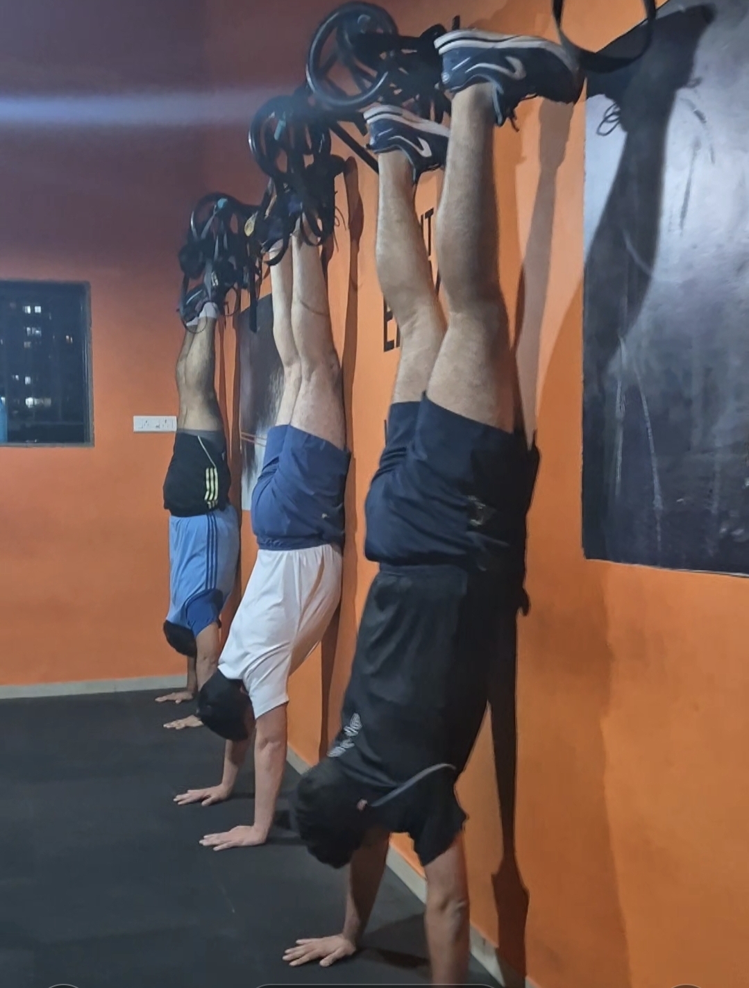 Men Chest to wall Hndstd